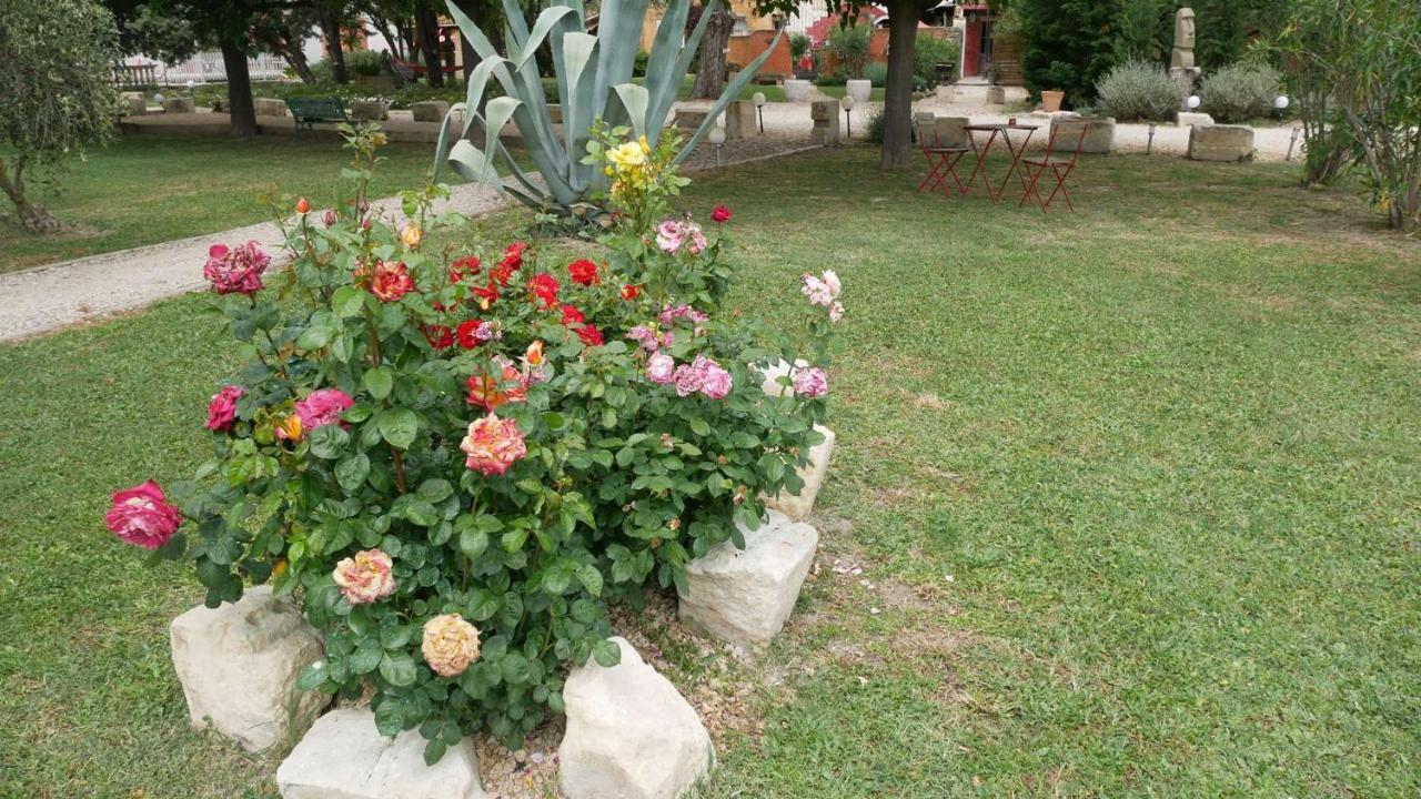 Apartament Mas Maurane - Le Bougainvillier Aux Portes D'Arles Tarascon Zewnętrze zdjęcie