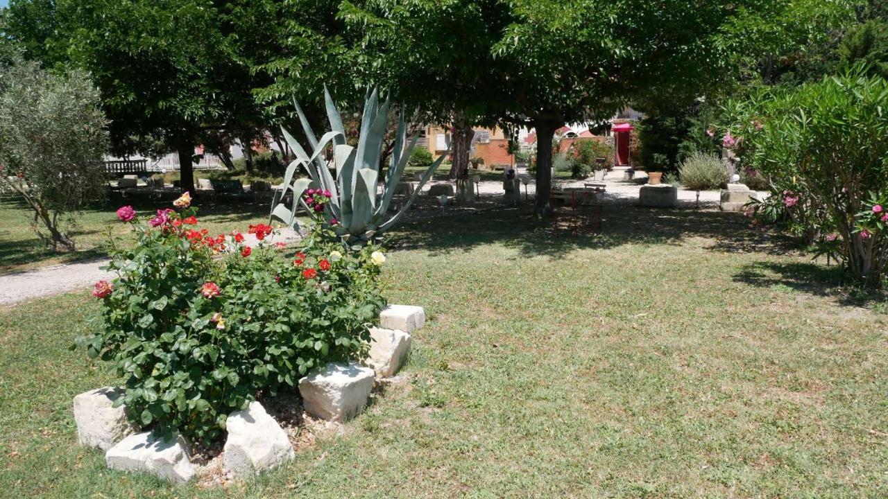 Apartament Mas Maurane - Le Bougainvillier Aux Portes D'Arles Tarascon Zewnętrze zdjęcie